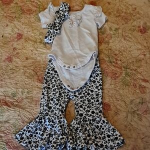 NWOT Baby Girl Outfit Hippie Pants White Floral 9 Month Size With Bow Headband